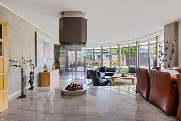 Photo - For sale: UNIQUE OPPORTUNITY! DETACHED, ABUNDANT SPACE. SCHEDULE YOUR VIEWING!
